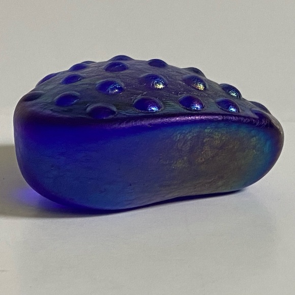 Robert Held Art Glass Heart Iridescent Paperweight 2.5” Blue Mint condition EUC - Picture 7 of 12